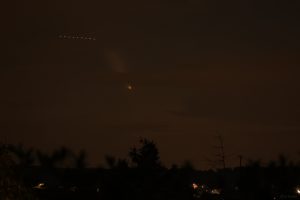 Komet C/2023 A3 (Tsuchinshan-ATLAS) am 13. Oktober 2024 um 20:06 Uhr hinter Wolken