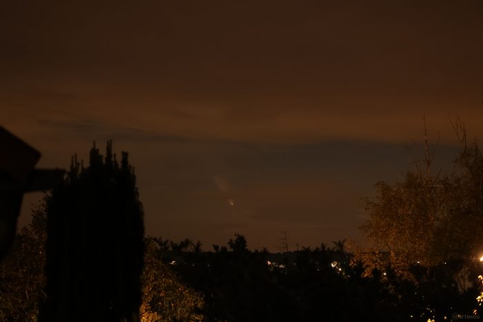 Komet C/2023 A3 (Tsuchinshan-ATLAS) am 13. Oktober 2024 um 20:07 Uhr hinter Wolken