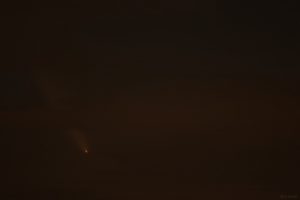 Komet C/2023 A3 (Tsuchinshan-ATLAS) am 13. Oktober 2024 um 20:08 Uhr hinter Wolken