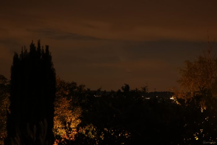 Komet C/2023 A3 (Tsuchinshan-ATLAS) am 13. Oktober 2024 um 20:09 Uhr hinter Wolken