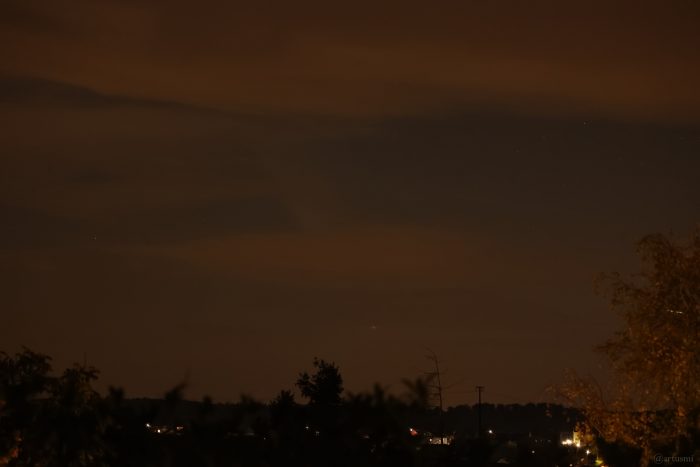 Komet C/2023 A3 (Tsuchinshan-ATLAS) am 13. Oktober 2024 um 20:11 Uhr hinter Wolken