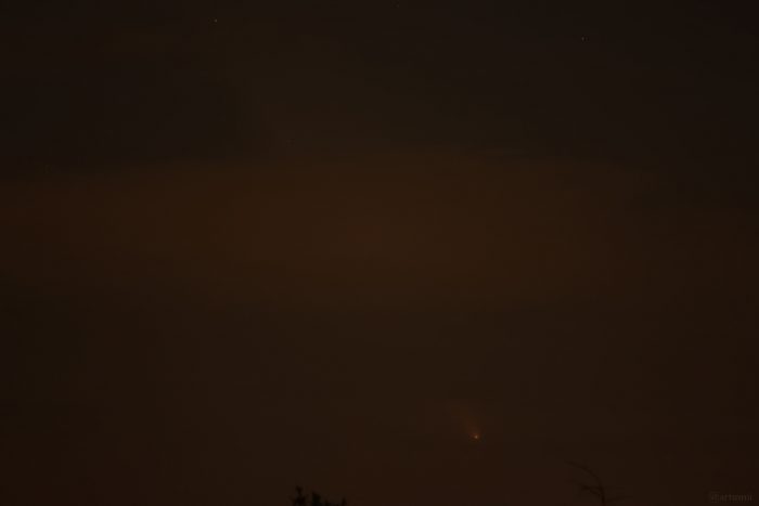 Komet C/2023 A3 (Tsuchinshan-ATLAS) am 13. Oktober 2024 um 20:13 Uhr hinter Wolken