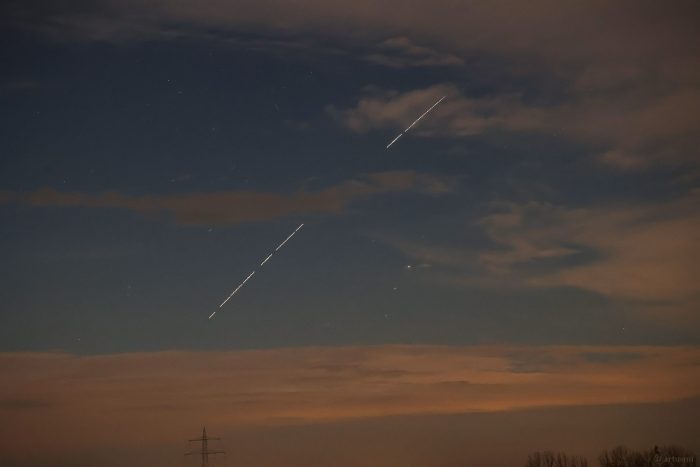Starlink Lichterketten am 17. Oktober 2024 um 20:43 Uhr am Westhimmel von Eisingen.