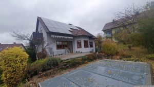 Unser Garten und unsere PV-Anlage am 19. November 2024