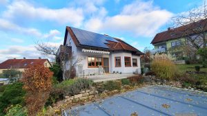Unser Garten und unsere PV-Anlage am 23. November 2024