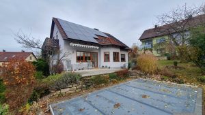 Unser Garten und unsere PV-Anlage am 27. November 2024