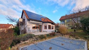 Unser Garten und unsere PV-Anlage am 28. November 2024