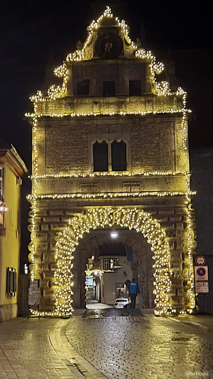 Weihnachtsbeleuchtung am 3. Dezember 2024 am Maintor in Marktbreit