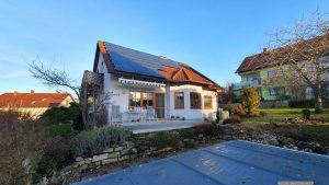 Unser Garten und PV-Anlage am 8. Dezember 2024