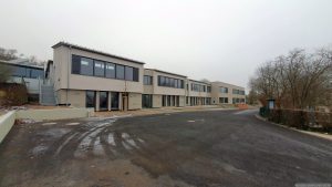 Schulgebäude der Grundschule Eisingen-Waldbrunn in Eisingen am 28. Dezember 2024