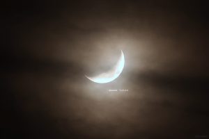 Mond und Saturn am 4. Januar 2025 um 19:48 Uhr, nach der Bedeckung des Ringplaneten.