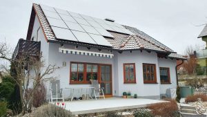 Unsere schneebedeckte PV-Anlage am 16. Februar 2025