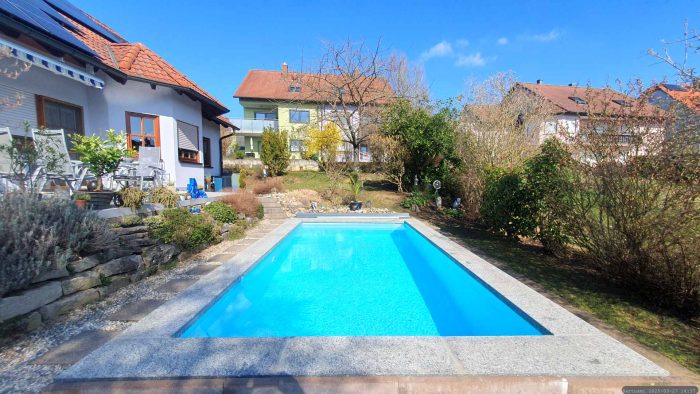 Unser Garten am 27. März 2025 - Erster Badetag bei einer Wassertemperatur von 25 °C