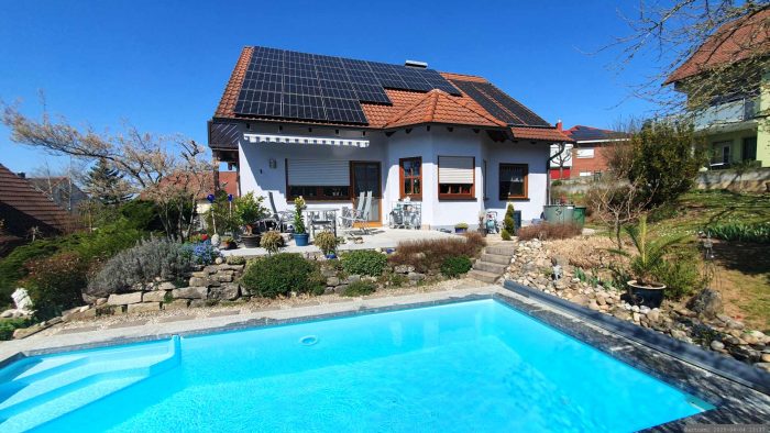 Unser Garten und Pool am 4. April 2025
