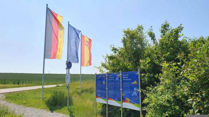 Geografischer Mittelpunkt der EU bei Gadheim am 12. Juni 2025