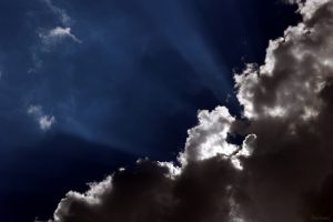 Strahlenbüschel (Wolkenstrahlen) an Cumulonimbus am 2. Juli 2025
