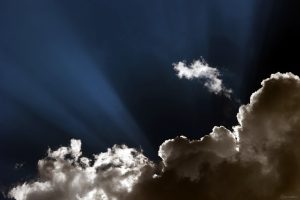 Strahlenbüschel (Wolkenstrahlen) an Cumulonimbus am 2. Juli 2025