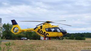 Rettungshubschrauber Christoph 18 auf dem Gelände der MKO