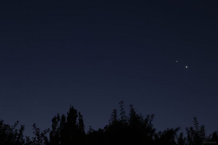 Jupiter und Venus am frühen Morgen des 12. August 2025 während ihrer engsten Annäherung im Sternbild Zwillinge