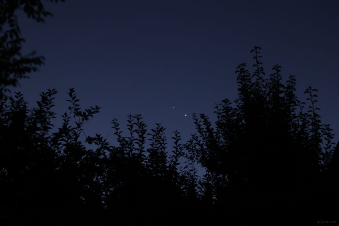 Jupiter und Venus am frühen Morgen des 12. August 2025 während ihrer engsten Annäherung im Sternbild Zwillinge