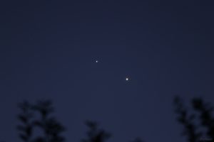Jupiter und Venus am frühen Morgen des 12. August 2025 während ihrer engsten Annäherung im Sternbild Zwillinge