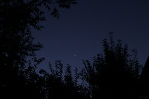 Jupiter und Venus am frühen Morgen des 12. August 2025 während ihrer engsten Annäherung im Sternbild Zwillinge
