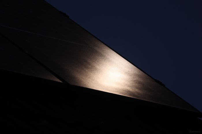 Mondlicht reflektiert auf der PV-Anlage während unserer Beobachtung der Konstellation von Venus und Jupiter am 12. August 2025