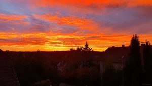 Abendrot nach dem Sonnenuntergang am 1. September 2025