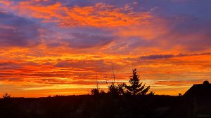Abendrot nach dem Sonnenuntergang am 1. September 2025