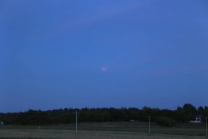 Total verfinsterter Mond am 7. September 2025 um 20:26 Uhr am Osthimmel