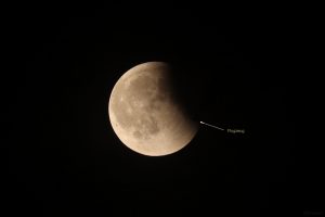 Mondfinsternis mit Flugzeug am 7. September 2025 um 21:41 Uhr