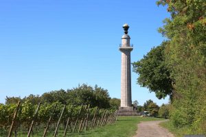 Weg zur Konstitutionssäule oberhalb von Gaibach