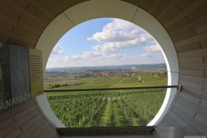 Blick aus der Röhre des terroir f Rödelsee am 1. Oktober 2025