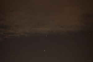 Komet C/2025 A6 (Lemmon) am 24. Oktober 2025 um 20:21 Uhr unterhalb des Sternbildes Nördliche Krone
