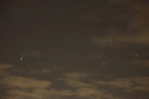 Komet C/2025 A6 (Lemmon) am 24. Oktober 2025 um 20:36 Uhr unterhalb des Sternbildes Nördliche Krone