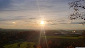 Untergehende Sonne mit Sonnenhalo am Knauf Gips KG Werk II bei Markt Einersheim am 5. November 2025