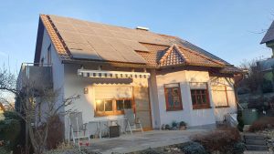 Unsere PV-Anlage am 23. November 2025, nach der dritten Frostnacht in Folge, mit dieses Mal bis -9 °C.