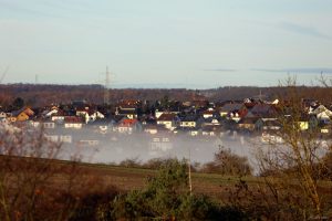 Wetterbild vom 9. Dezember 2025 - Nebelbildung im Nachbarort Waldbrunn