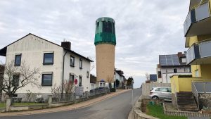 Wahrzeichen von Kist ist der rund 30 Meter hoher Wasserturm mit seinen 154 Stufen aus dem Jahr 1960