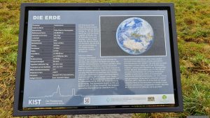 Infotafel Erde am Planetenweg Kist