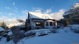 Neuschnee in unserem Garten am 2. Januar 2026