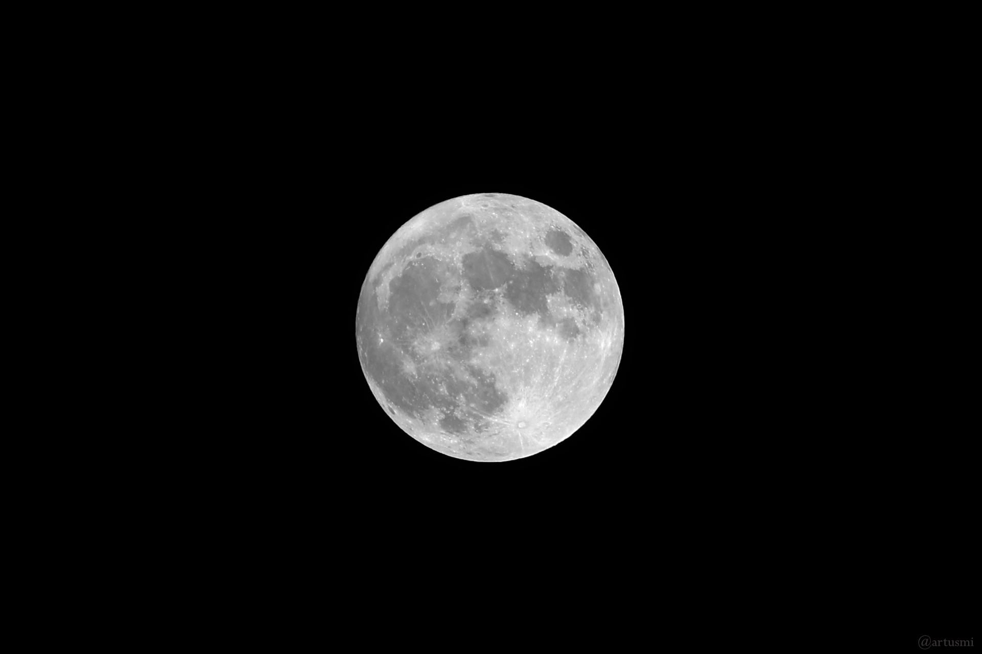 Ostervollmond am 2. April 2026 um 00:49 Uhr, kurz nach dem Raketenstart von Artemis II