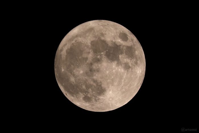 Ostervollmond am 2. April 2026 um 00:50 Uhr, kurz nach dem Raketenstart von Artemis II