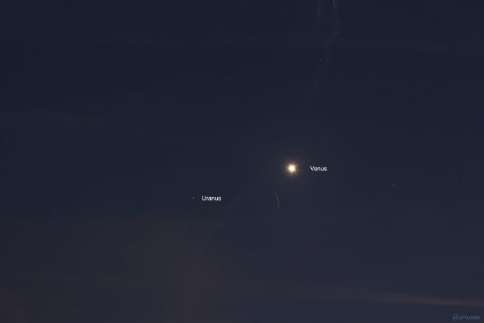 Uranus und Venus am 23. April 2026 um 21:39 Uhr