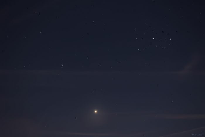 Konstellation Plejaden, Venus und Uranus am 23. April 2026 um 21:43 Uhr