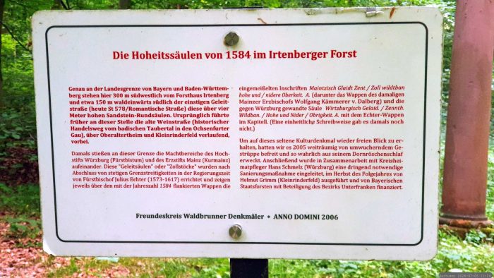 Infotafel zu den Hoheitssäulen