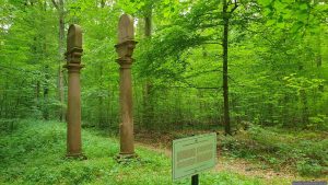 Hoheitssäulen im Irtenberger Wald am 5. Juli 2026