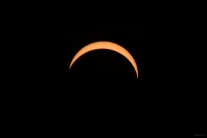 Maximum der partiellen Sonnenfinsternis in Mainfranken am 12. August 2026 um 20:13 Uhr - Bedeckungsgrad: 87,99% – Verfinsterungsgrad: 0,899 (Magnitude)
