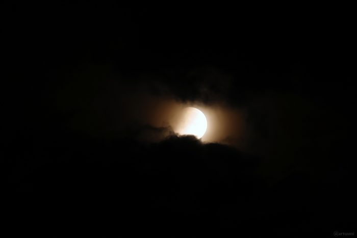 Partielle Mondfinsternis am 28. August 2026 um 04:45 Uhr hinter Wolken
