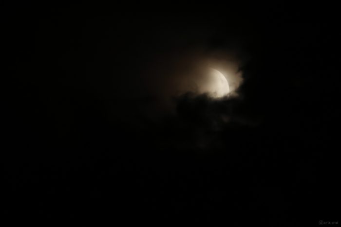 Partielle Mondfinsternis am 28. August 2026 um 05:08 Uhr hinter Wolken